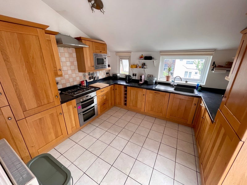 Room Coverton Road in Greater London