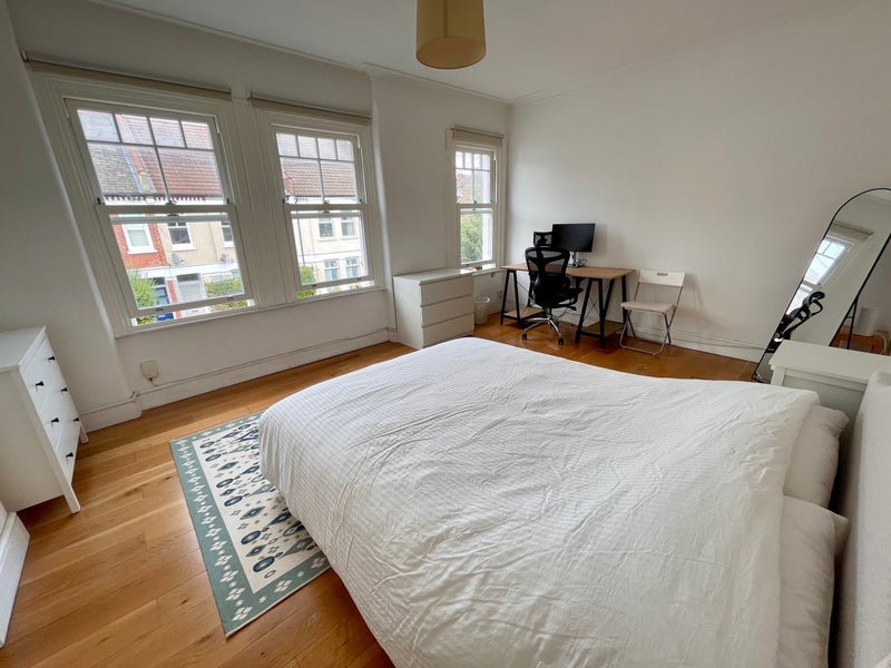 Flat Coverton Road in Greater London