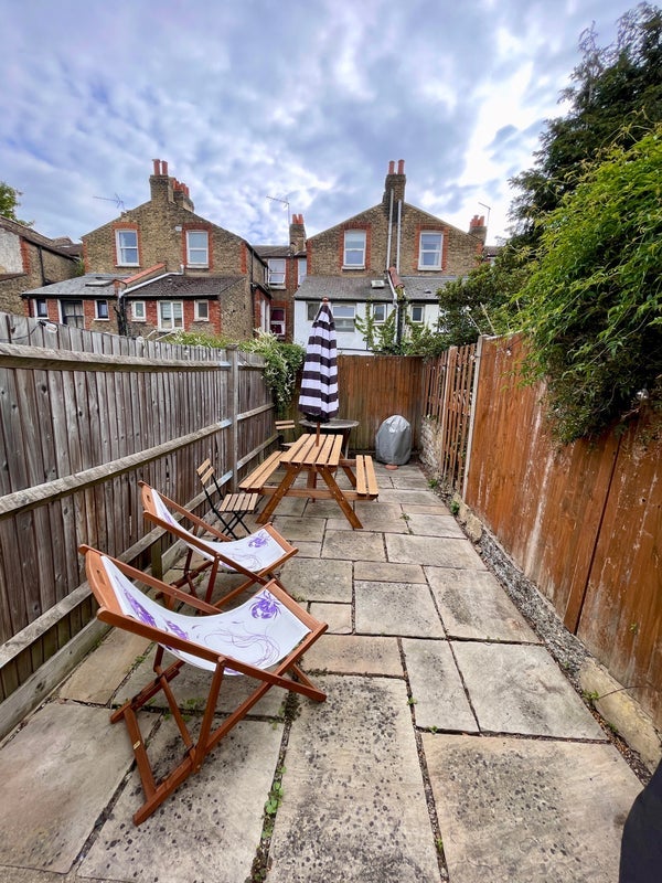 Room Coverton Road in Greater London