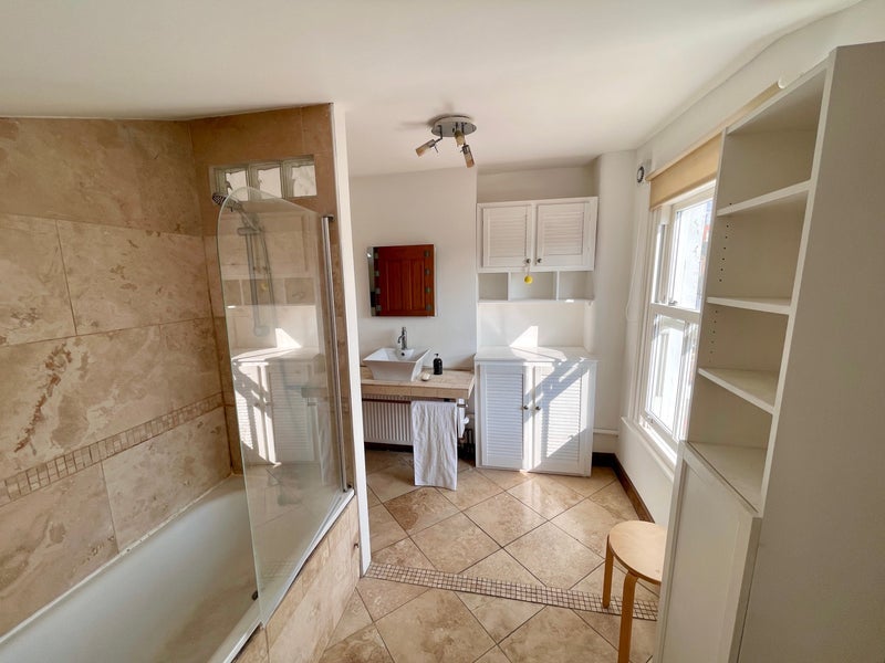 Room Coverton Road in Greater London