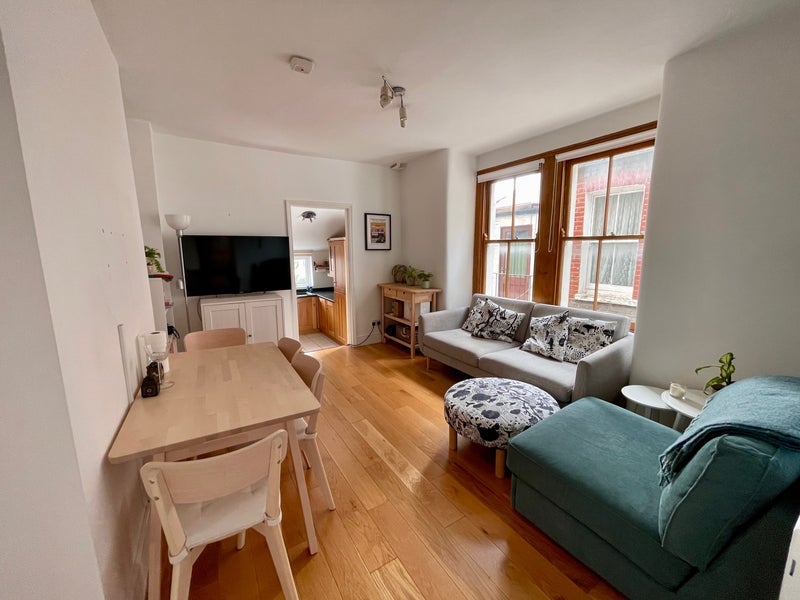 Room Coverton Road in Greater London