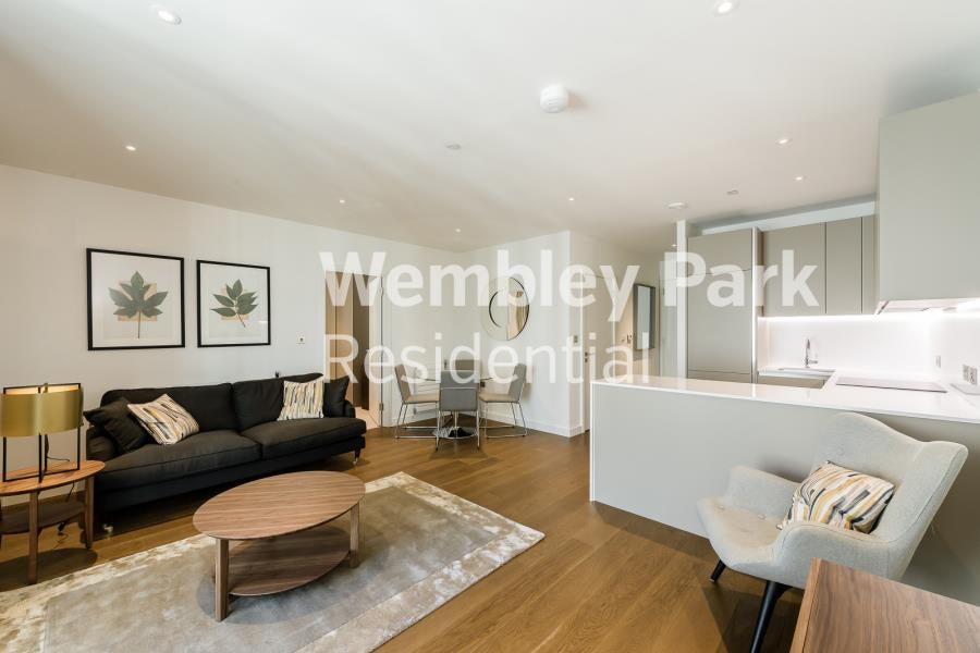 Flat Elvin Gardens in London