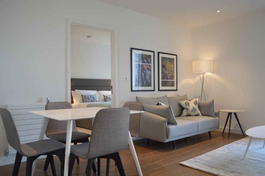Flat Elvin Gardens in London