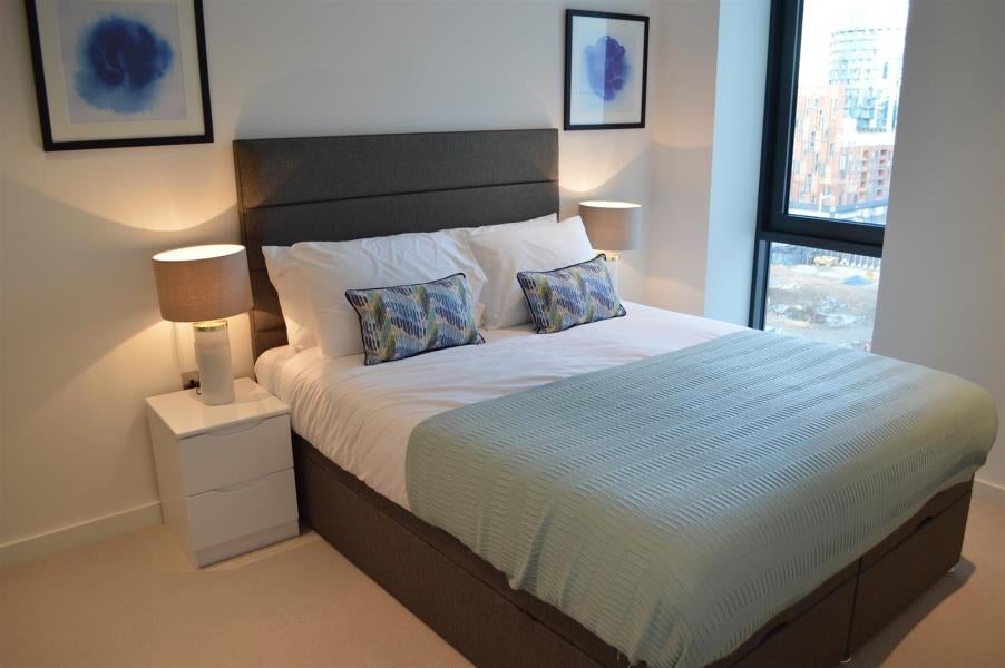 Flat Elvin Gardens in London
