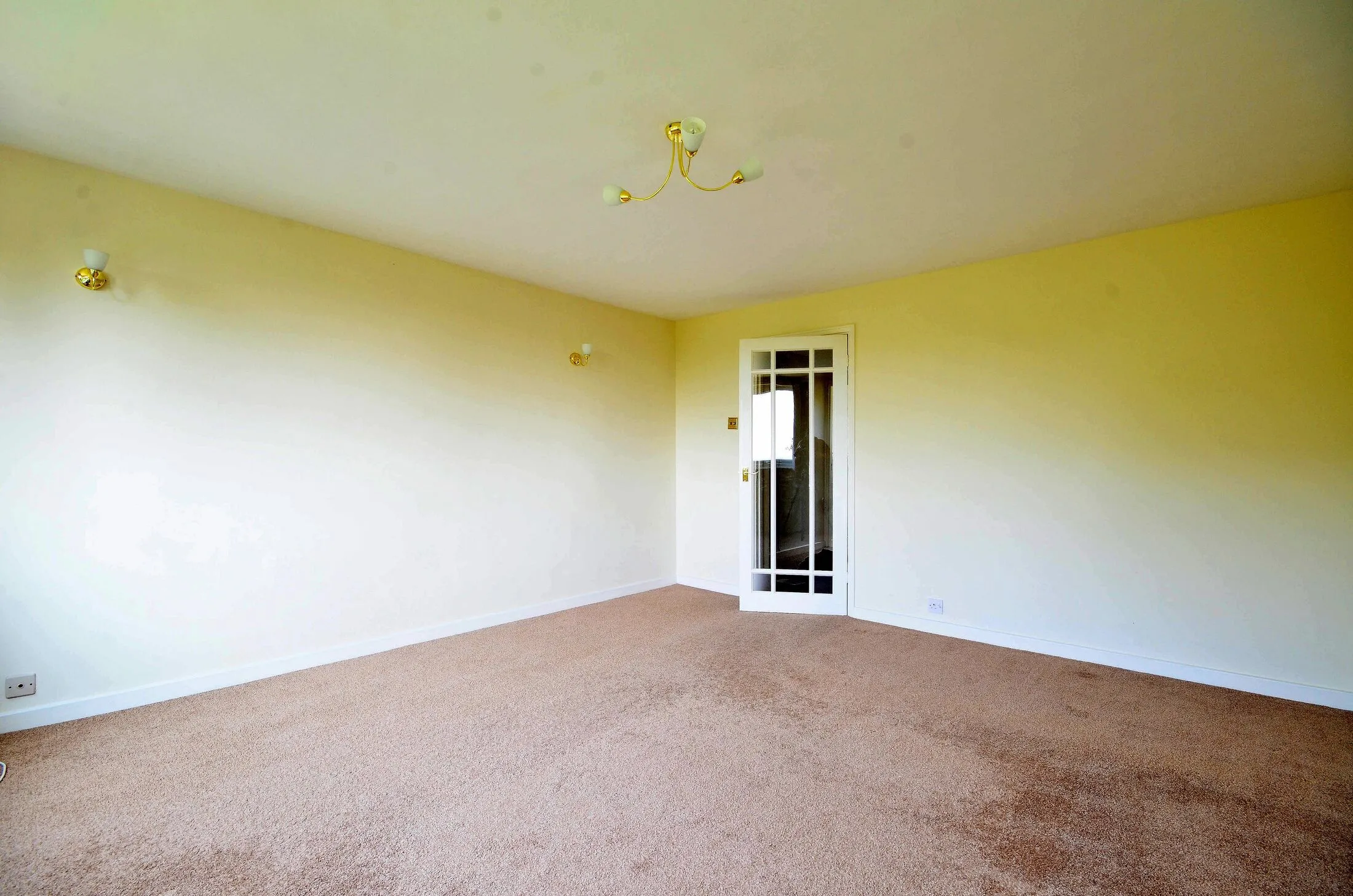 Flat Wendela Court in Greater London