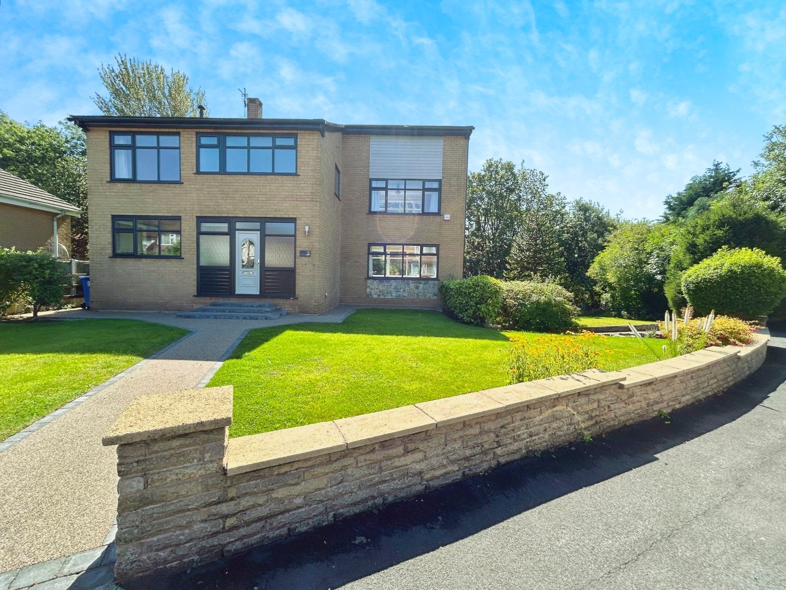 House Cedar Drive in Trafford