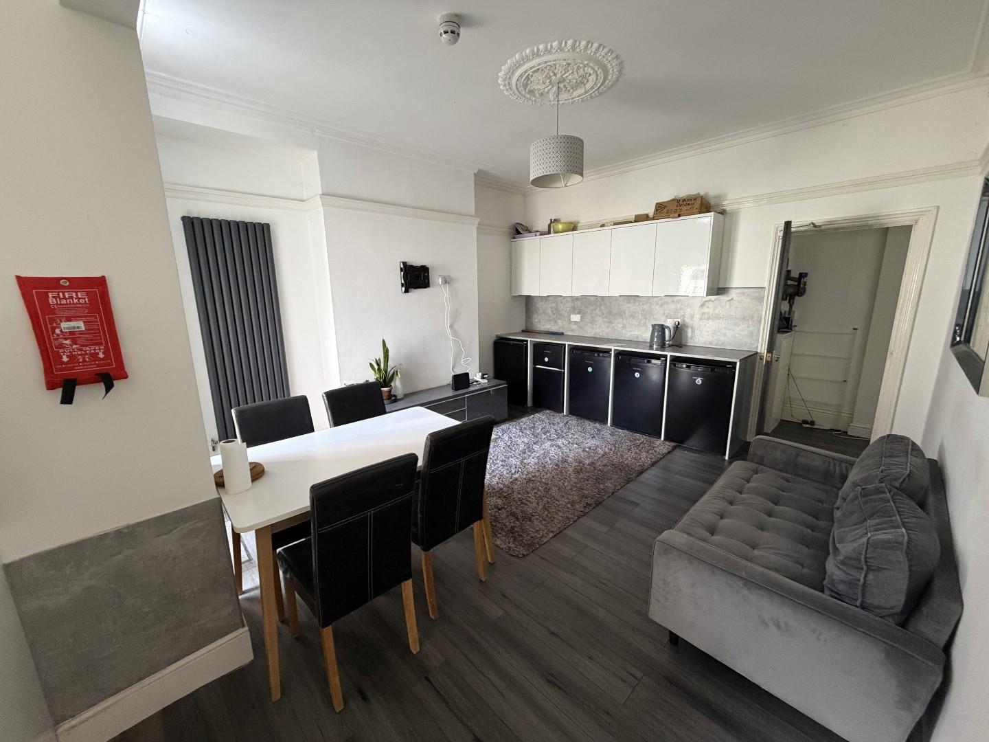 Flat Fairfield Road in Chesterfield