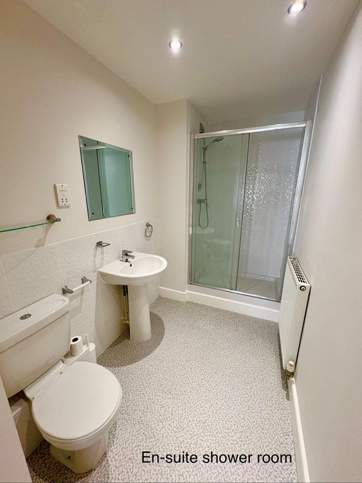 Flat Barker Road in Maidstone
