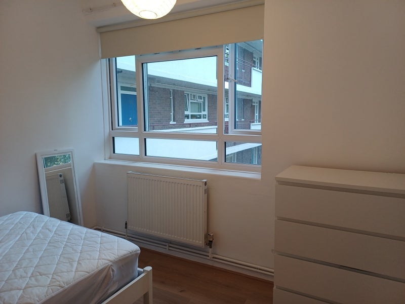 Room Albert Drive in Greater London
