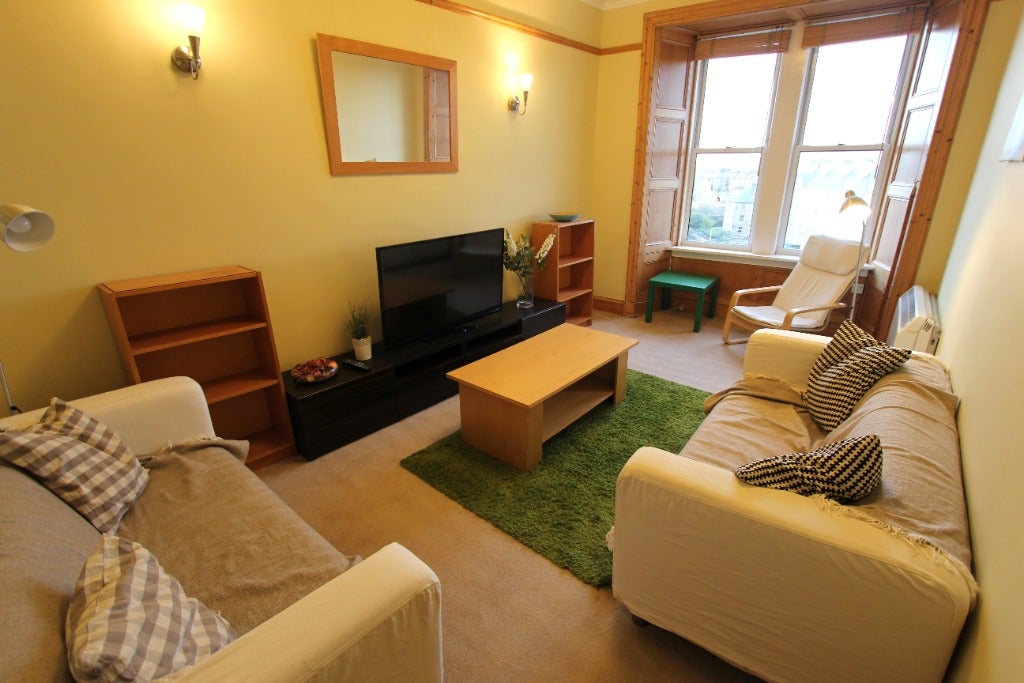 Flat Willowbrae Road in City of Edinburgh