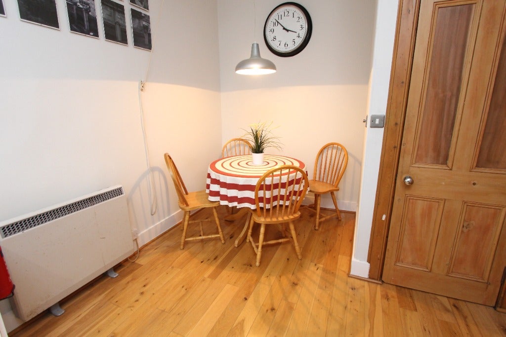 Flat Willowbrae Road in City of Edinburgh