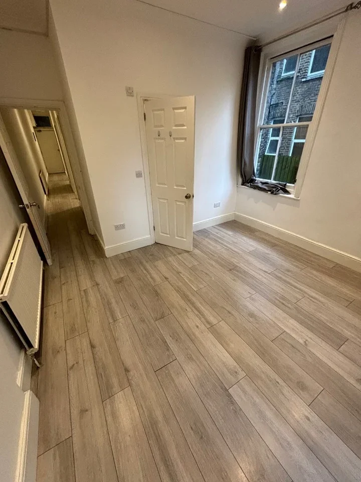 Flat Uxbridge Road in Greater London