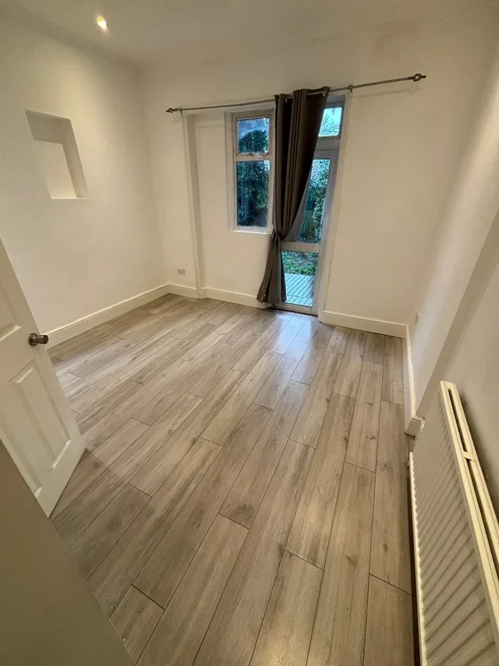 Flat Uxbridge Road in Greater London