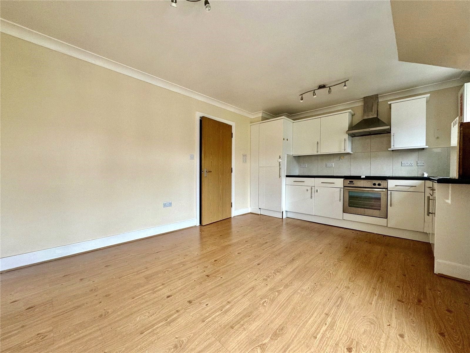 Flat York Road in Woking