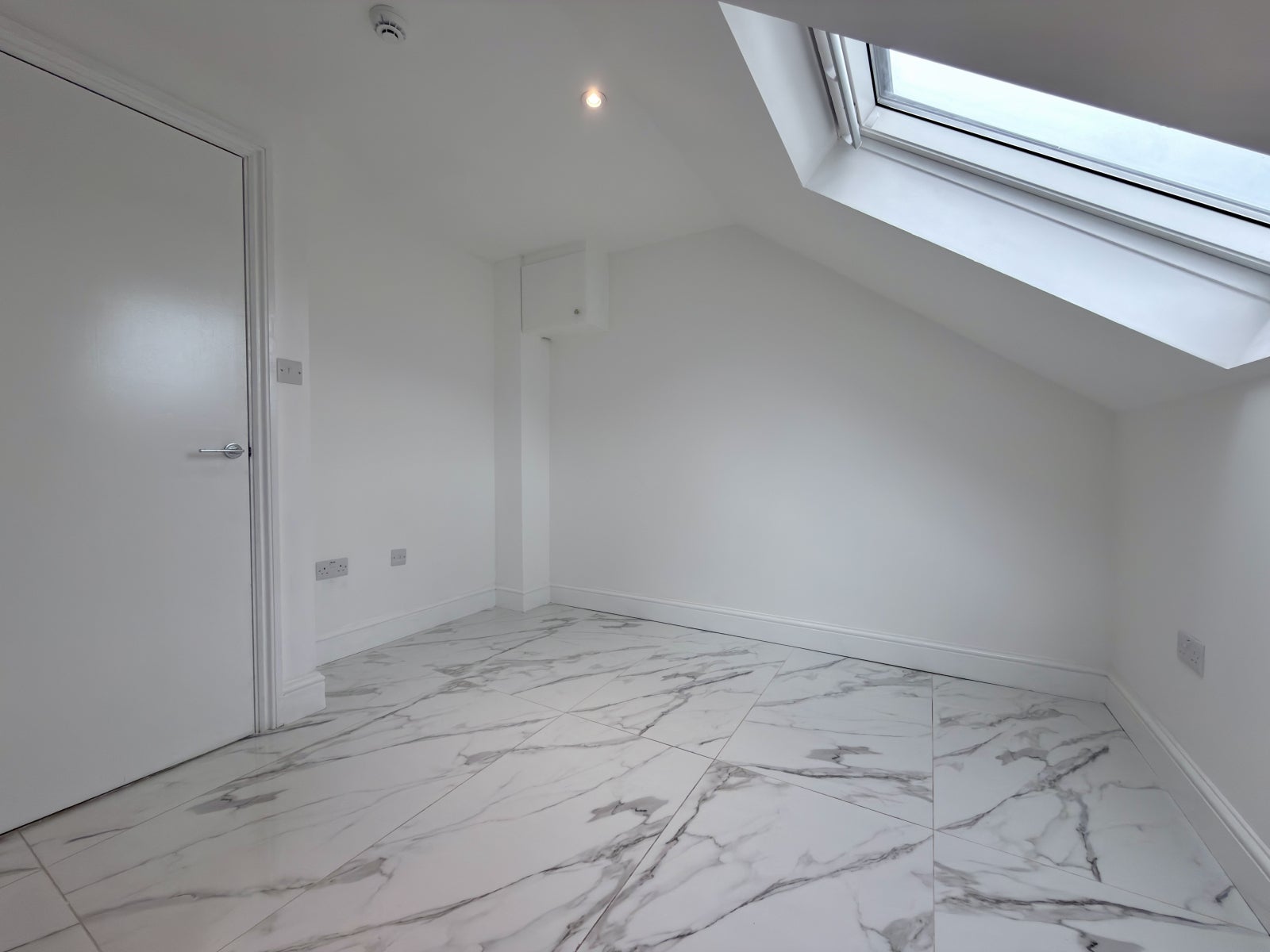 Flat Gambole Road in Greater London