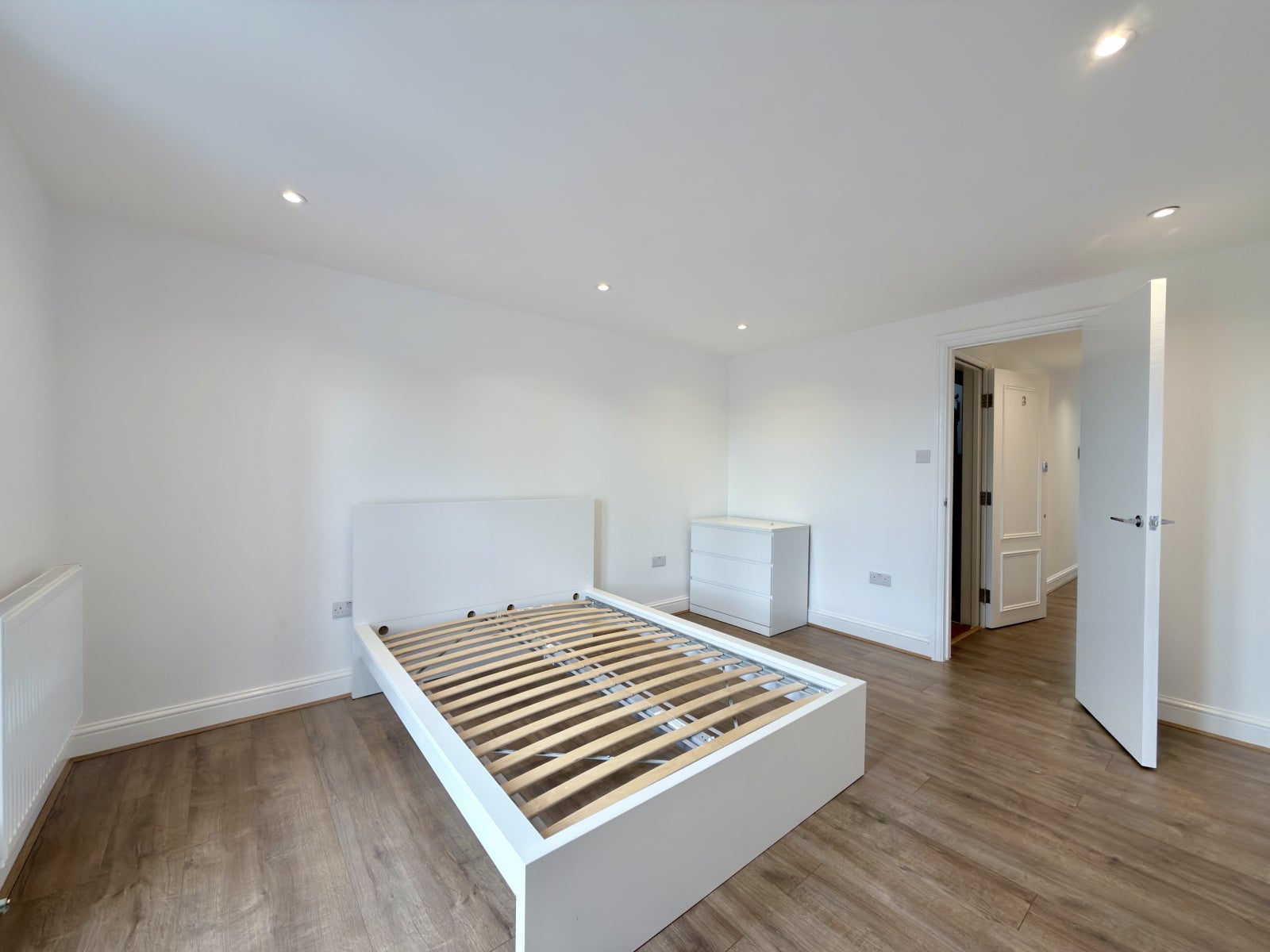 Flat Gambole Road in Greater London
