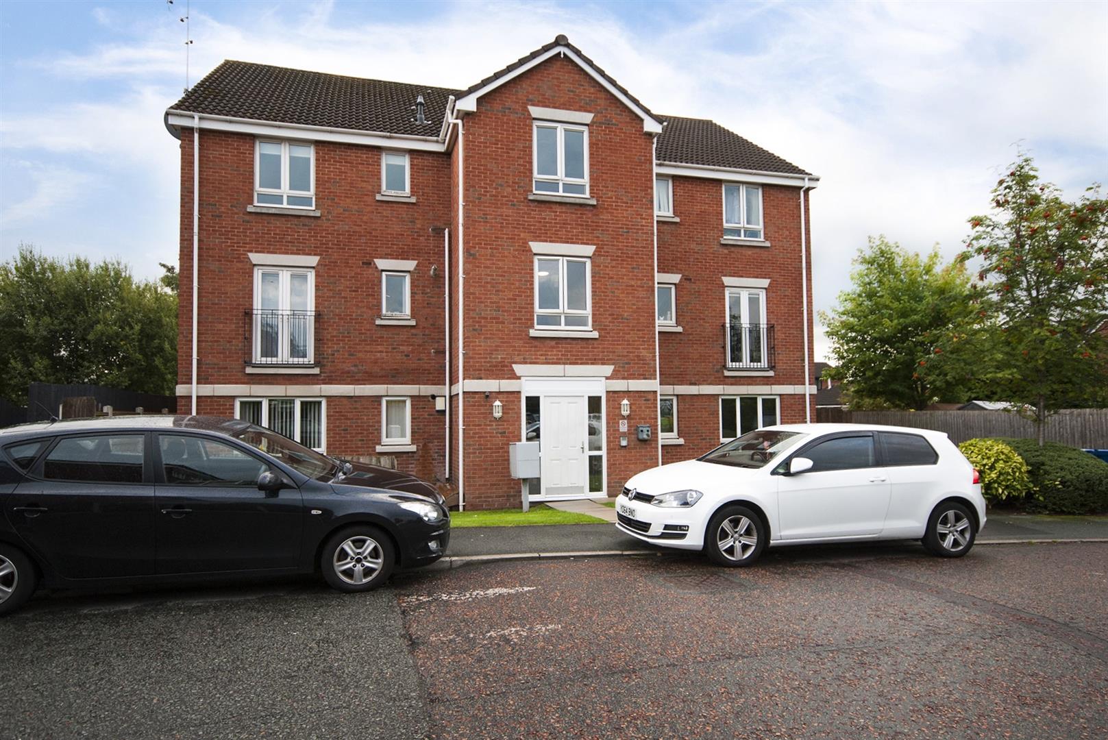 Flat Station Close in Radcliffe