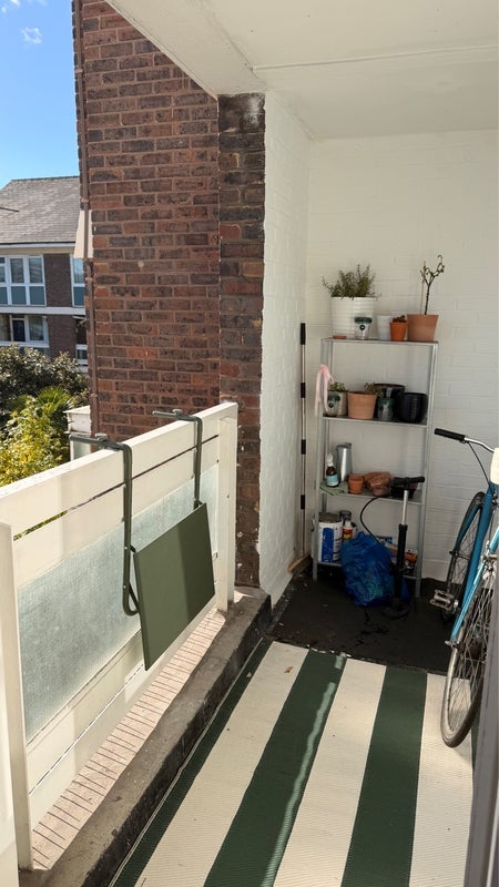 Room Anderson Road in Greater London