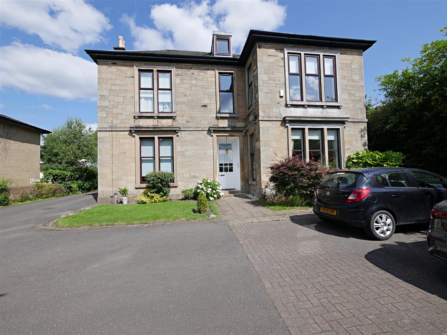 Flat Victoria Road in Lenzie