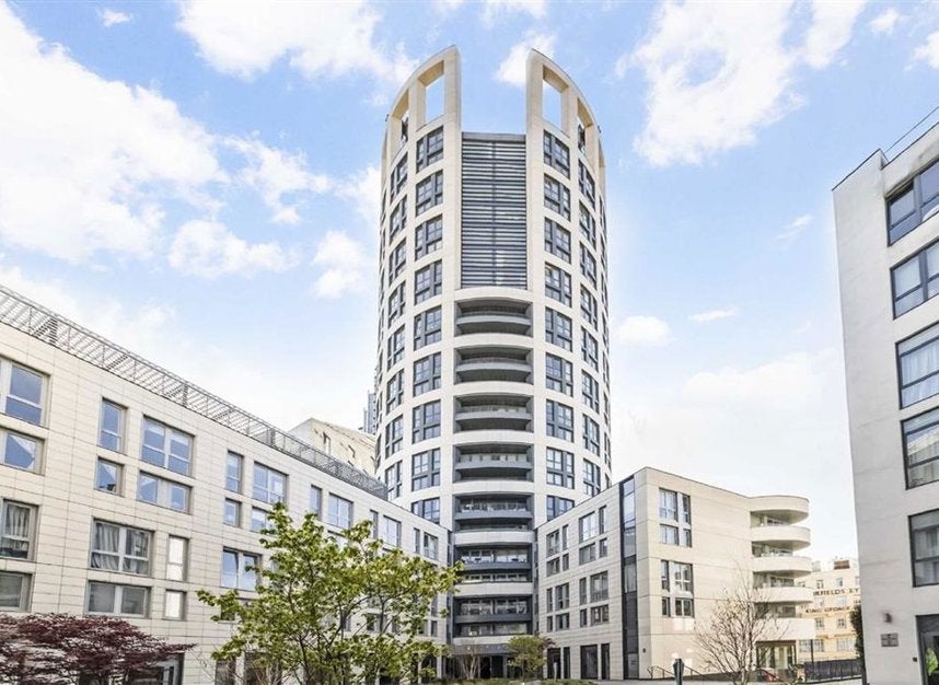 Flat Thoresby Street in Greater London