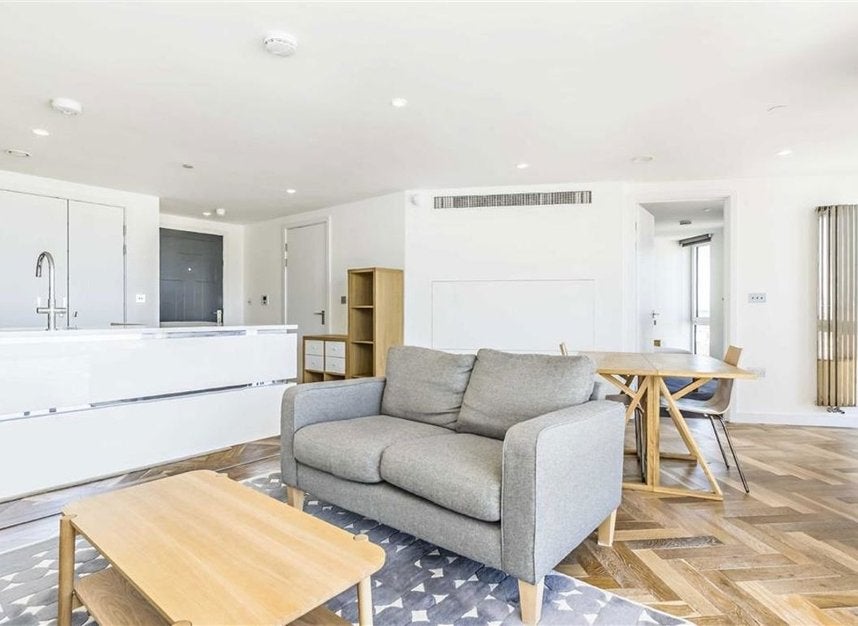 Flat Thoresby Street in Greater London
