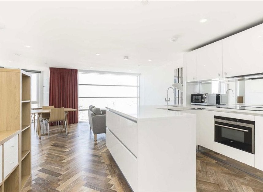 Flat Thoresby Street in Greater London