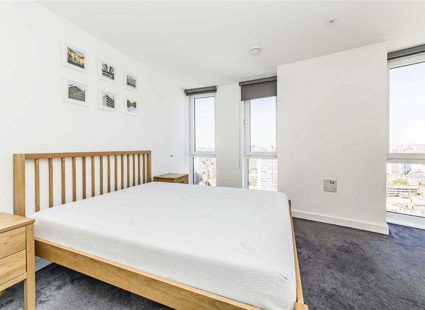 Flat Thoresby Street in Greater London