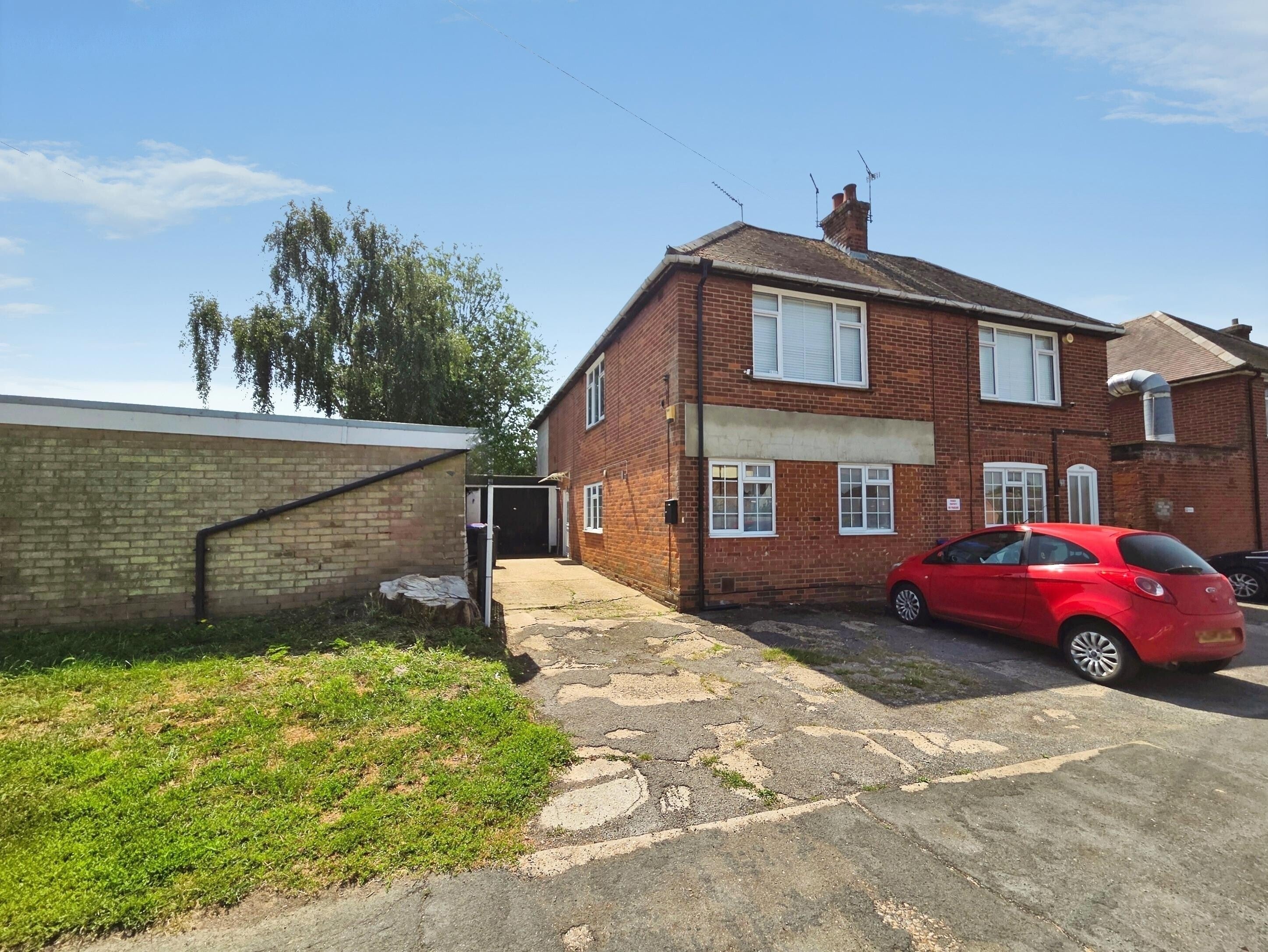 Flat St Nicholas Close in Witham