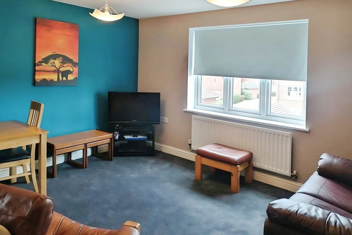 Flat Twickenham Close in Stratton St. Margaret