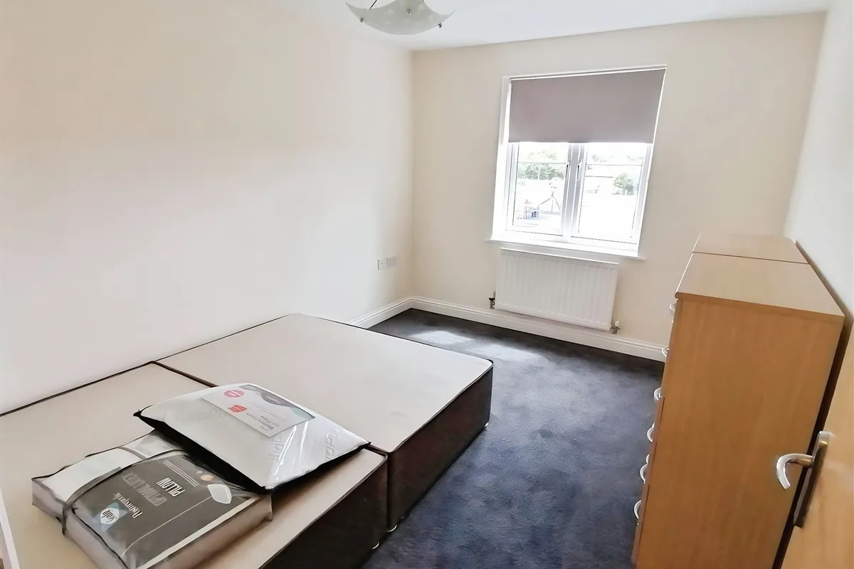 Flat Twickenham Close in Stratton St. Margaret