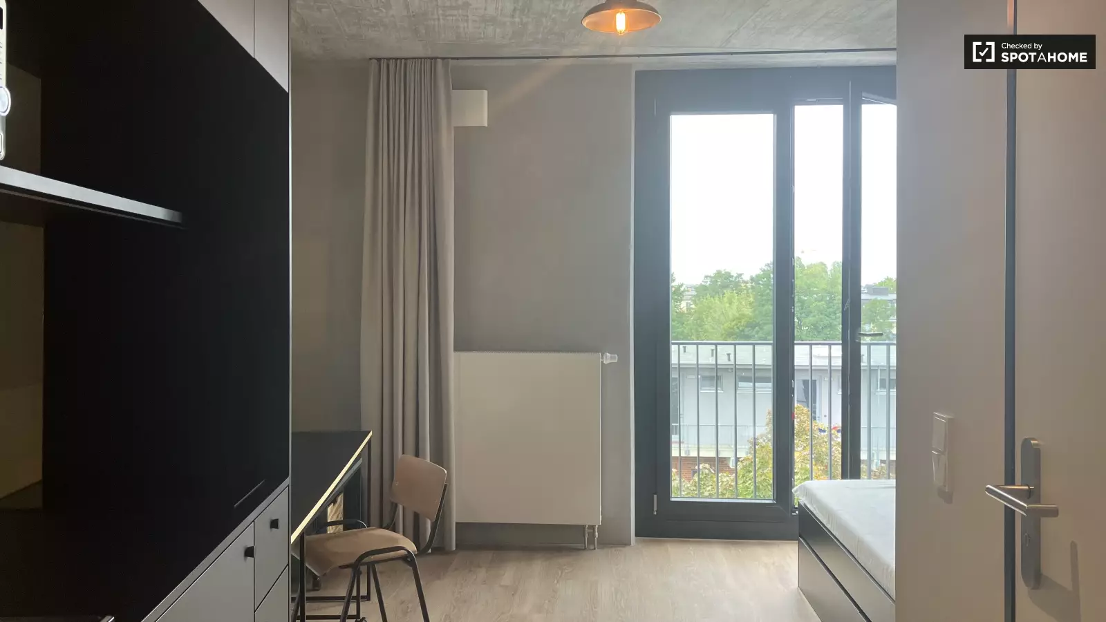Zimmer Anna-Seghers-Straße in Berlin