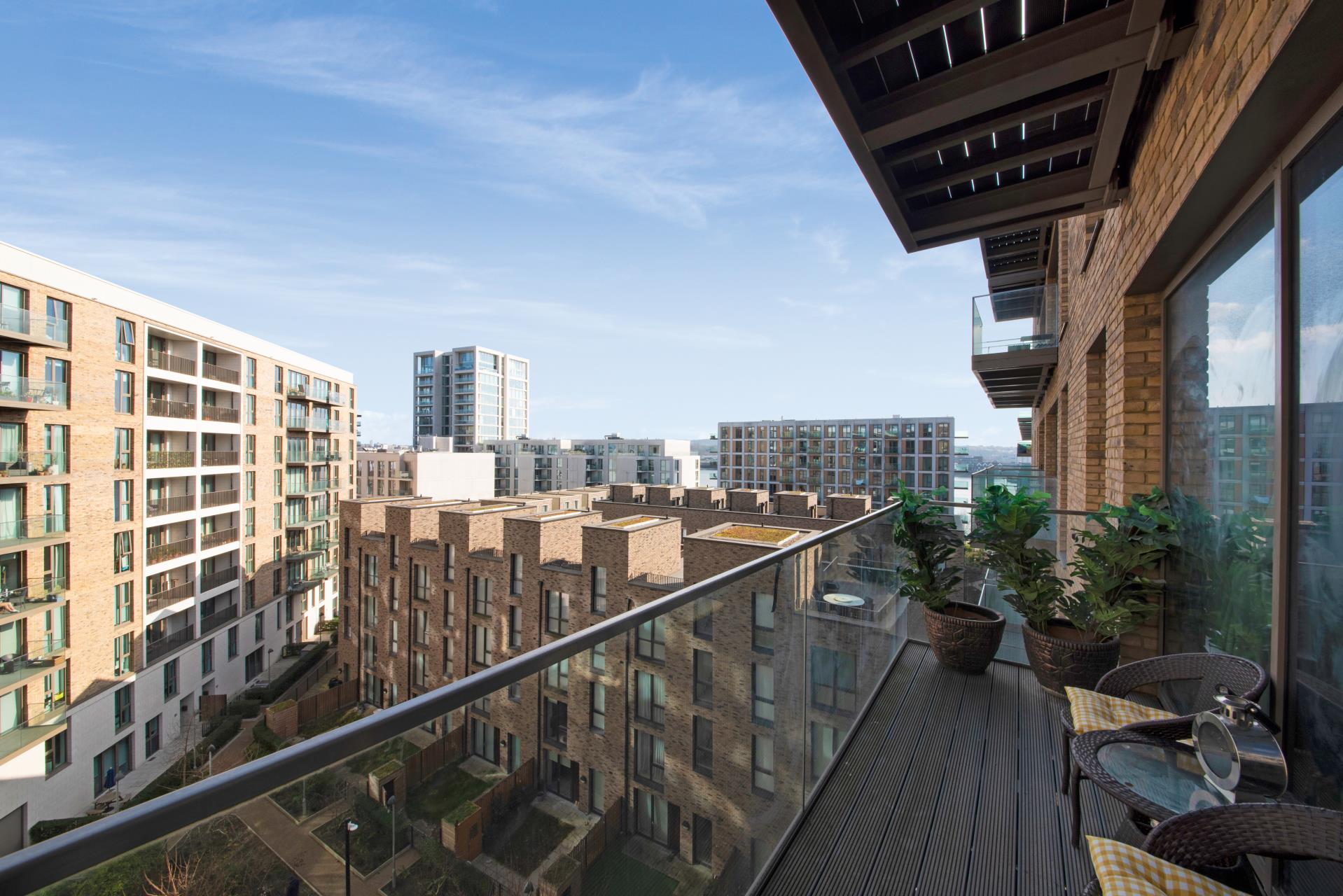 Flat Royal Crest Avenue in Greater London