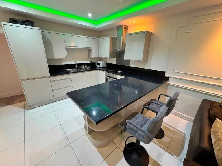 Flat Atherton Road in Greater London