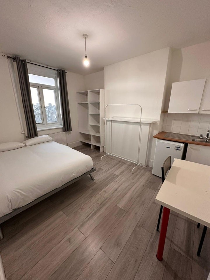 Room Kilburn High Road in Greater London
