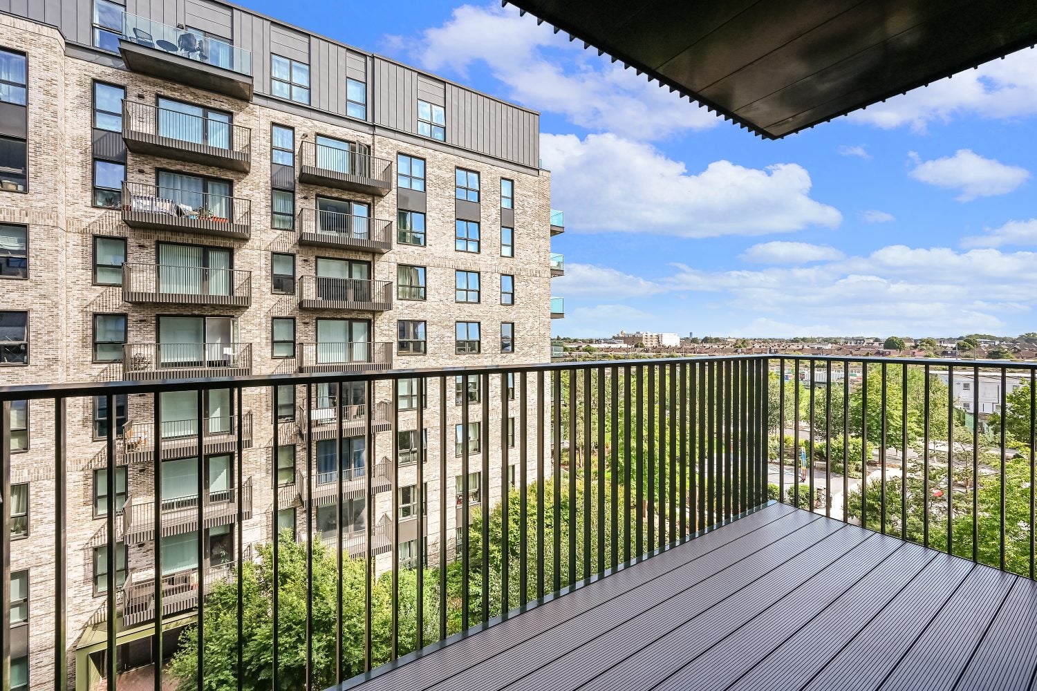 Flat Greenleaf Walk in Greater London