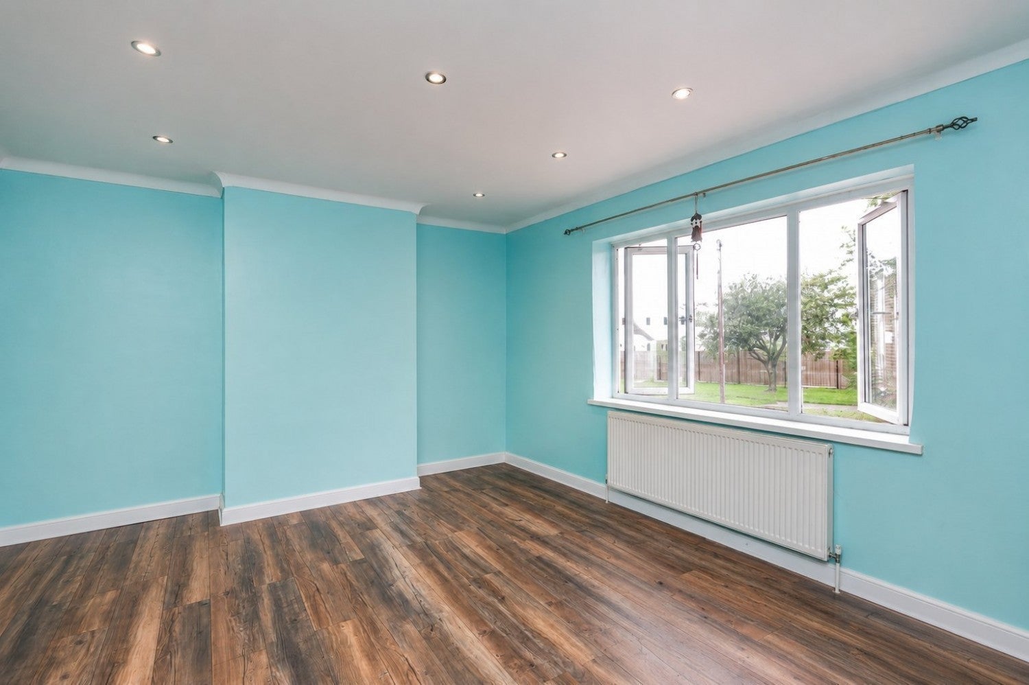 Flat Greenford Road in Greater London