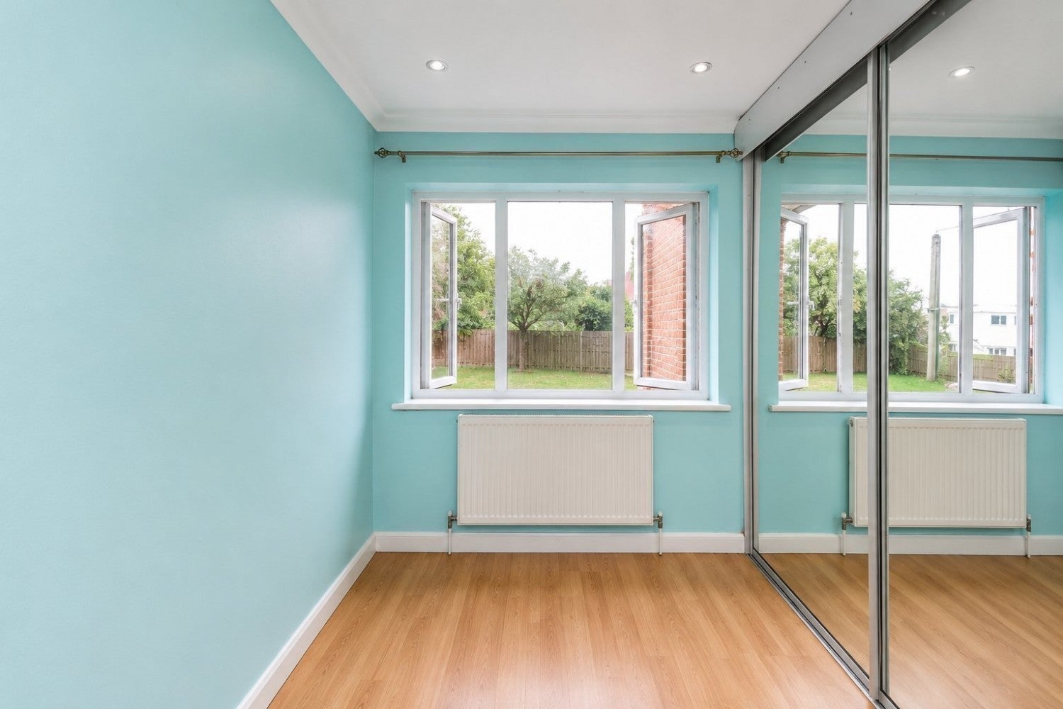 Flat Greenford Road in Greater London