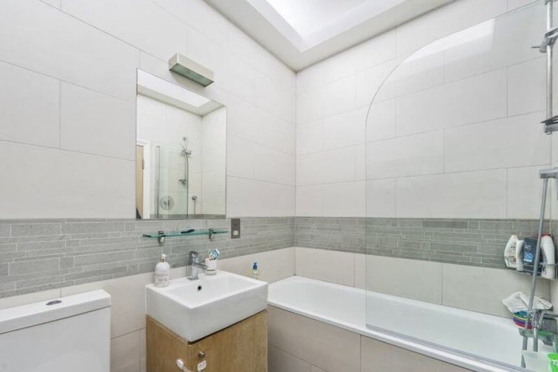 Room Richmond Avenue in Greater London