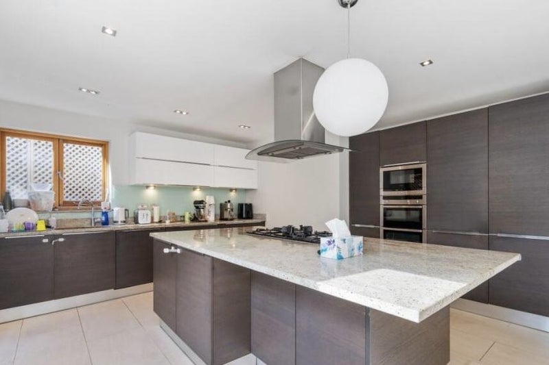 Room Richmond Avenue in Greater London
