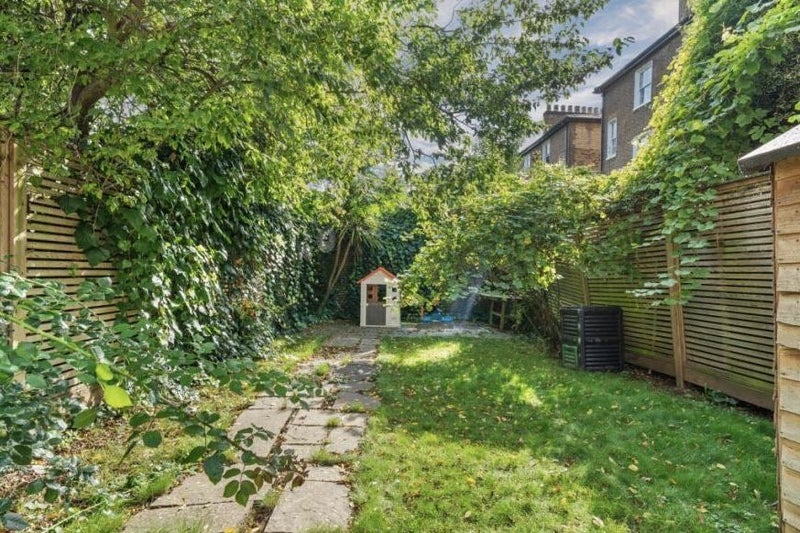 Room Richmond Avenue in Greater London
