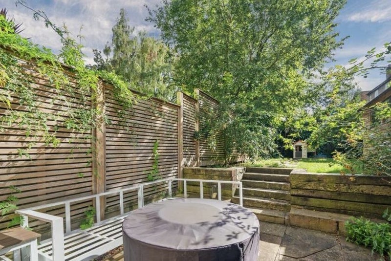 Room Richmond Avenue in Greater London