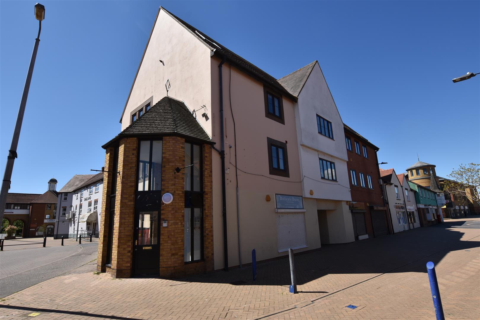 Flat Trinity Square in Chelmsford