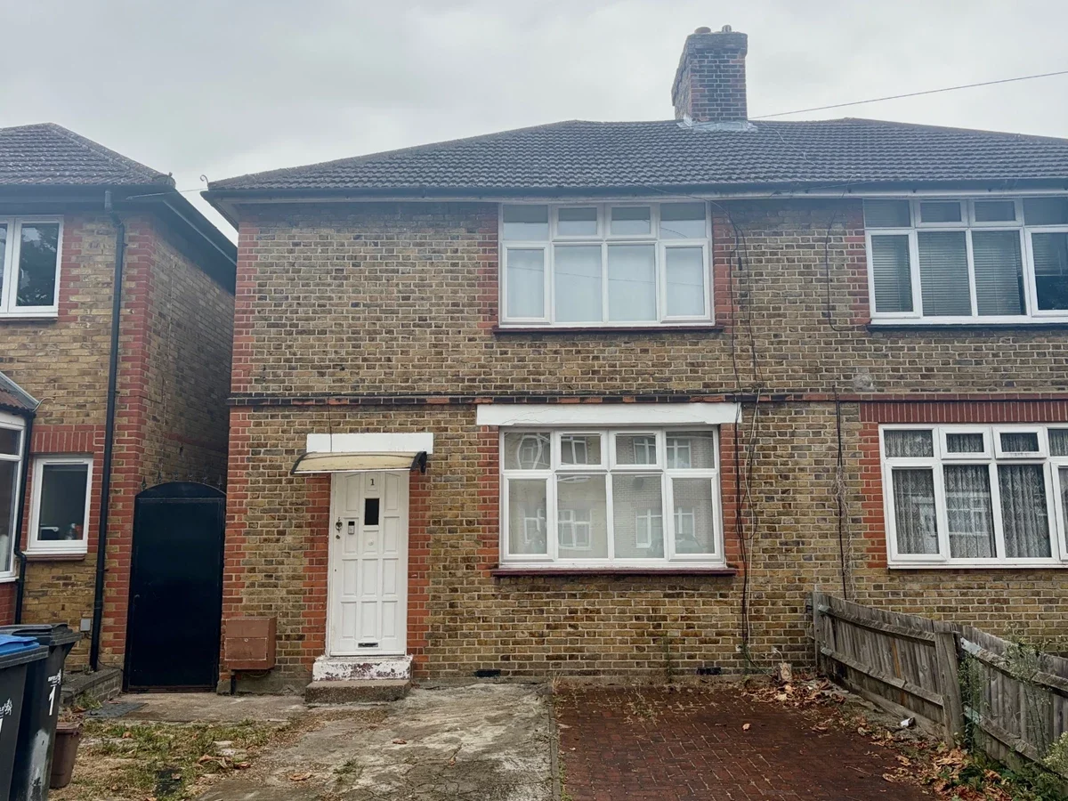 House Deansway in Greater London