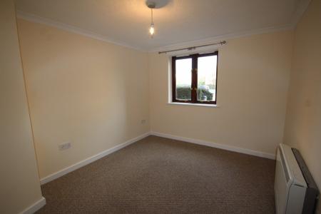 Flat Cotton End in Northampton