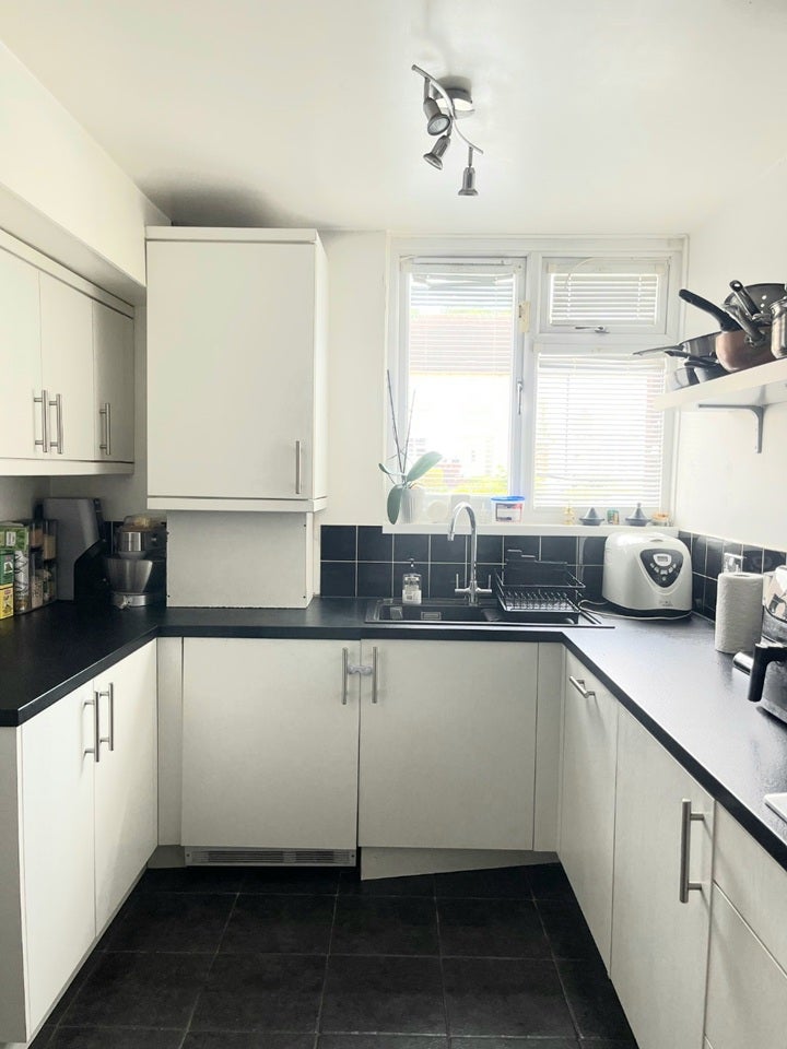 Room Tine Road in Greater London