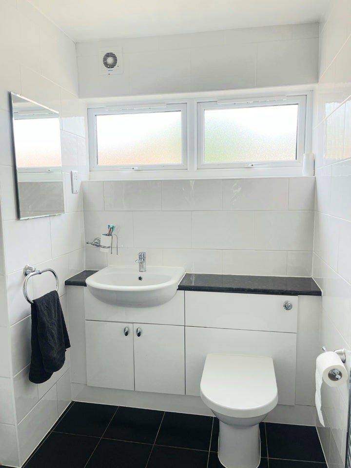 Room Tine Road in Greater London