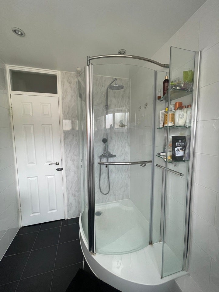 Room Tine Road in Greater London