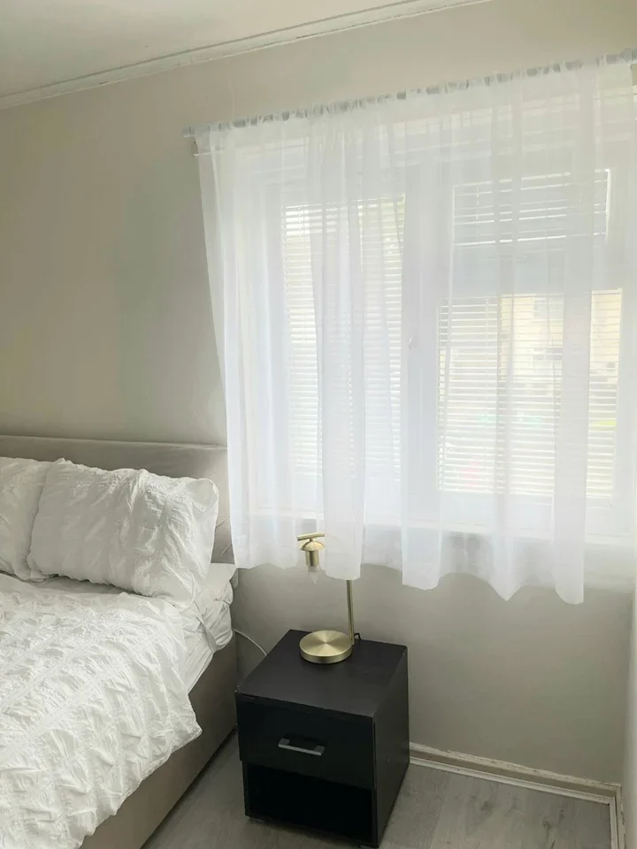Room Tine Road in Greater London