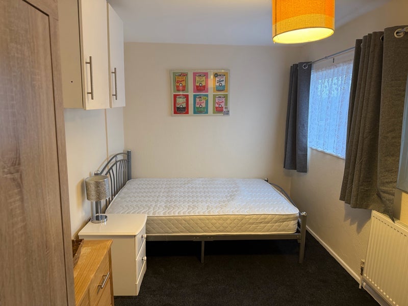 Room Hobtoe Road in Harlow
