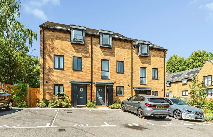 House Dormie Close in Basingstoke and Deane